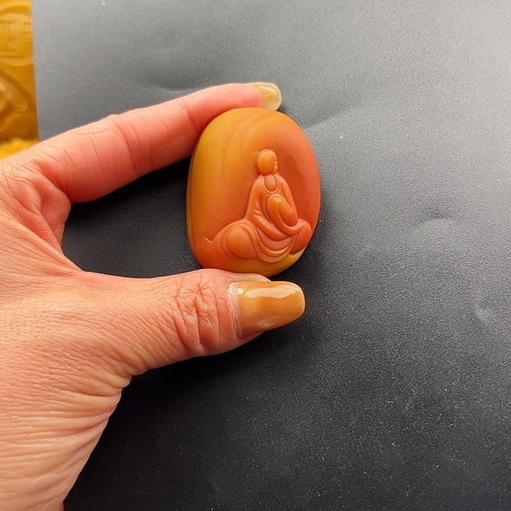 江***雪石英质玉未镶嵌黄蜡石挂件