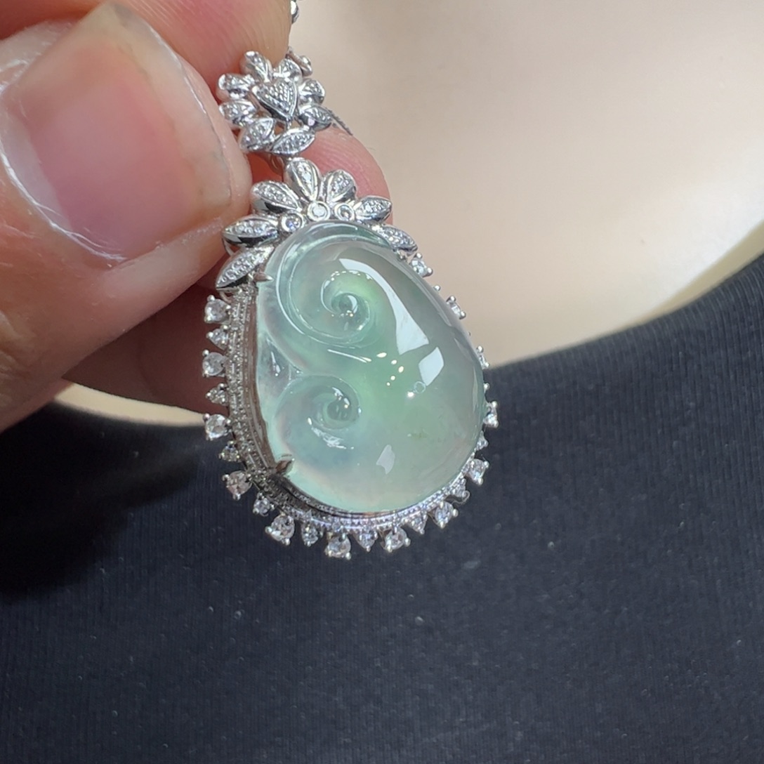 翡翠吊坠(不含链)18K金镶嵌