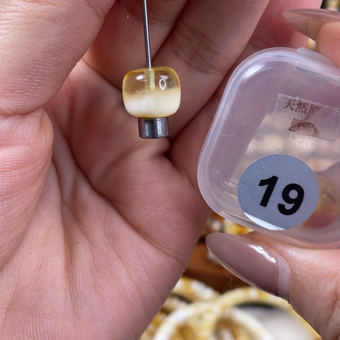 炜***何琥珀未镶嵌珠宝奇石琥珀蜜蜡微瑕.1