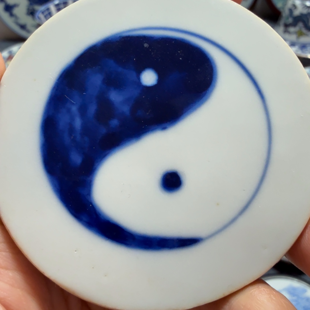 摆件陶青花瓷片一个