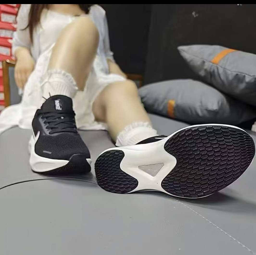 8【运费险】断码品牌碳板运动鞋软底防滑