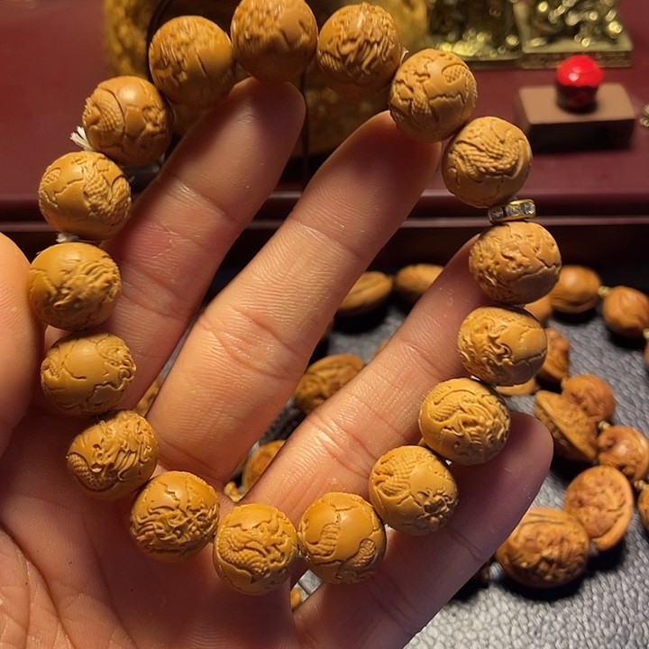 蓝****猴头核桃雕刻龙珠