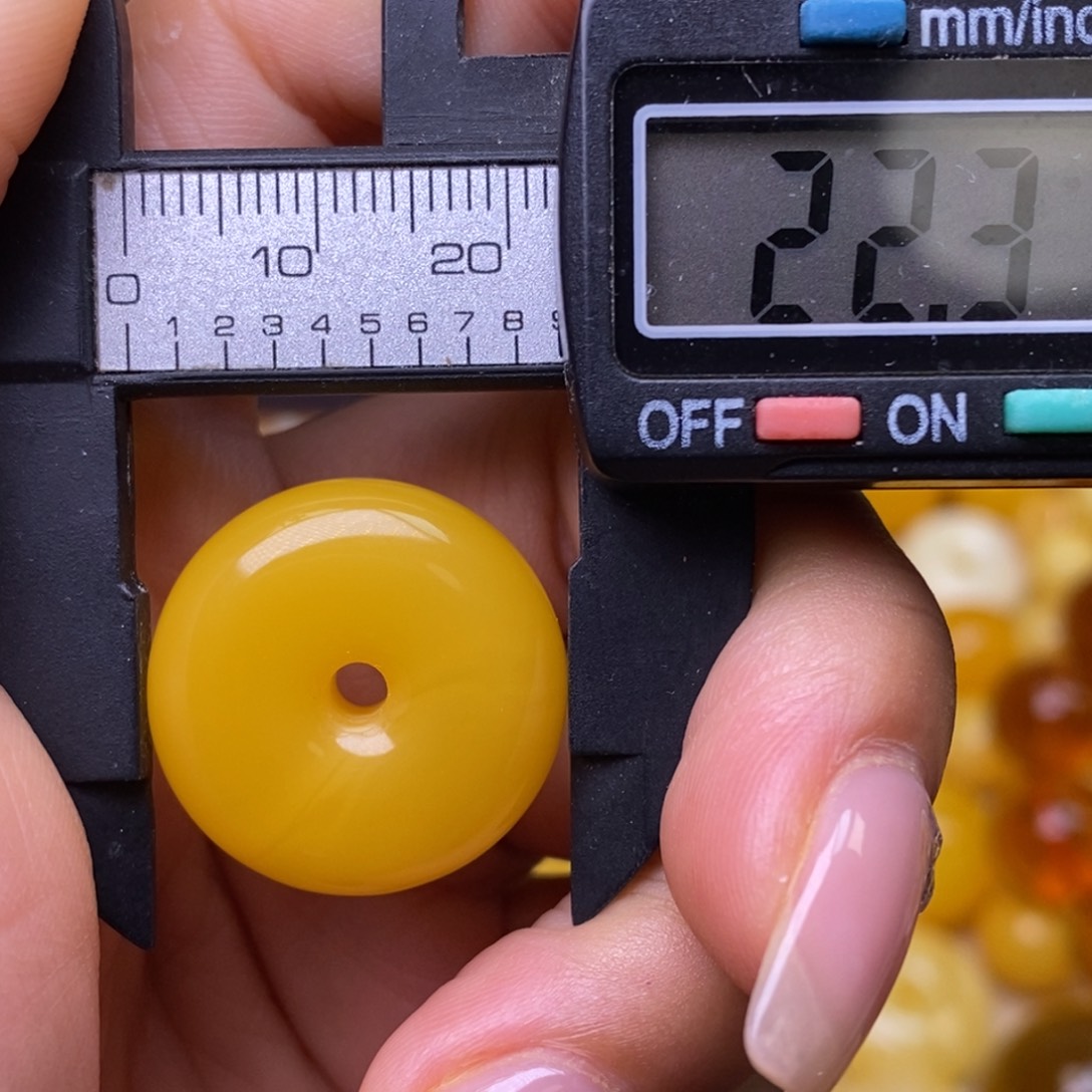 裸石琥珀未镶嵌扣子