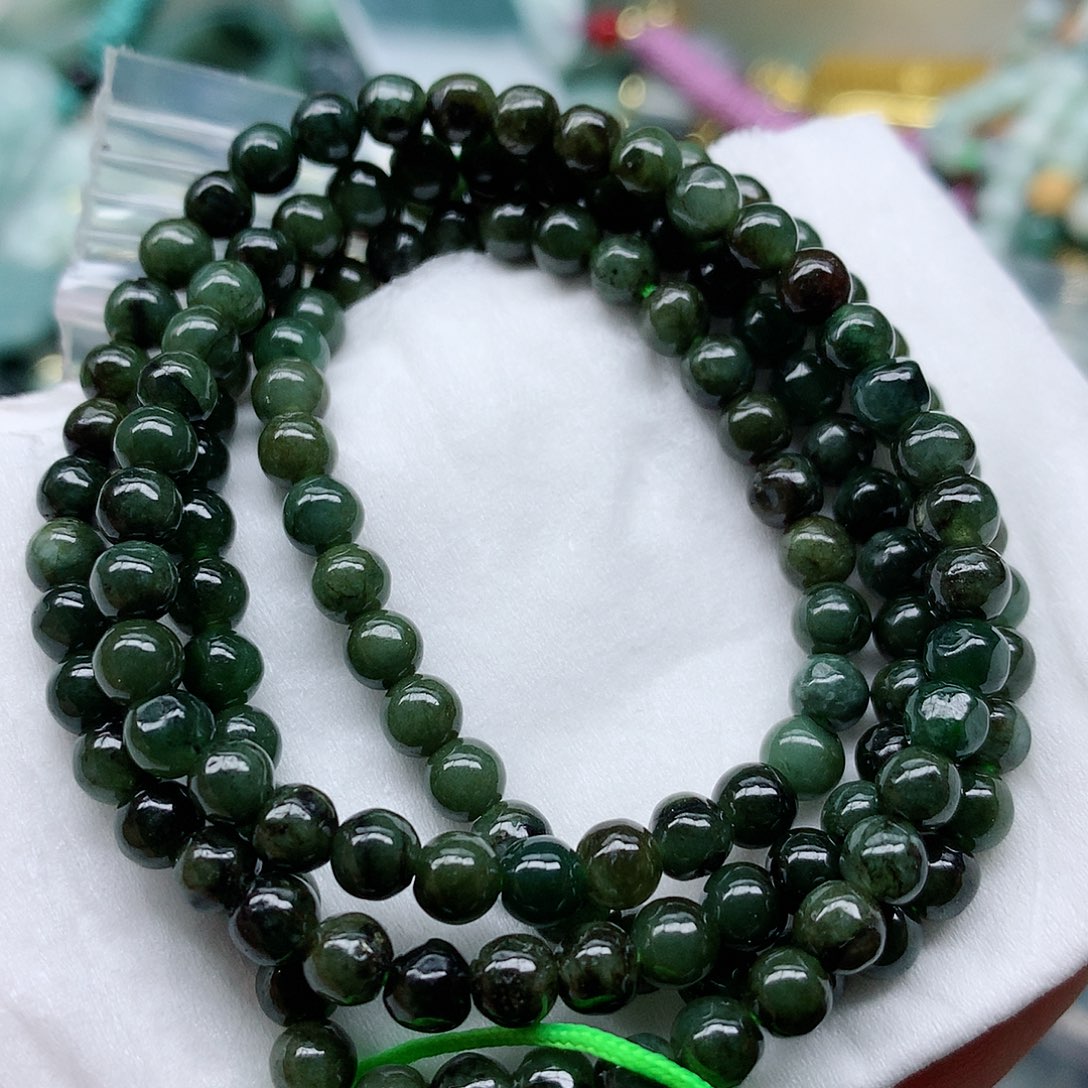 翡翠颈饰未镶嵌手串