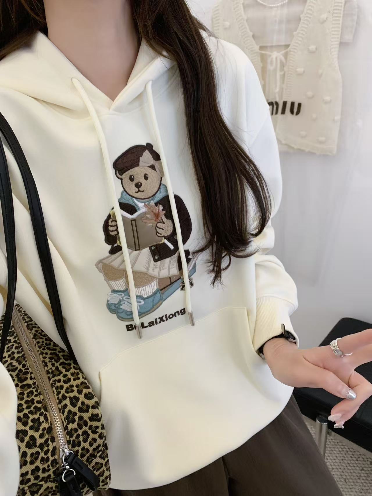 2025新款枫叶小熊女装秋季卫衣连帽款88016
