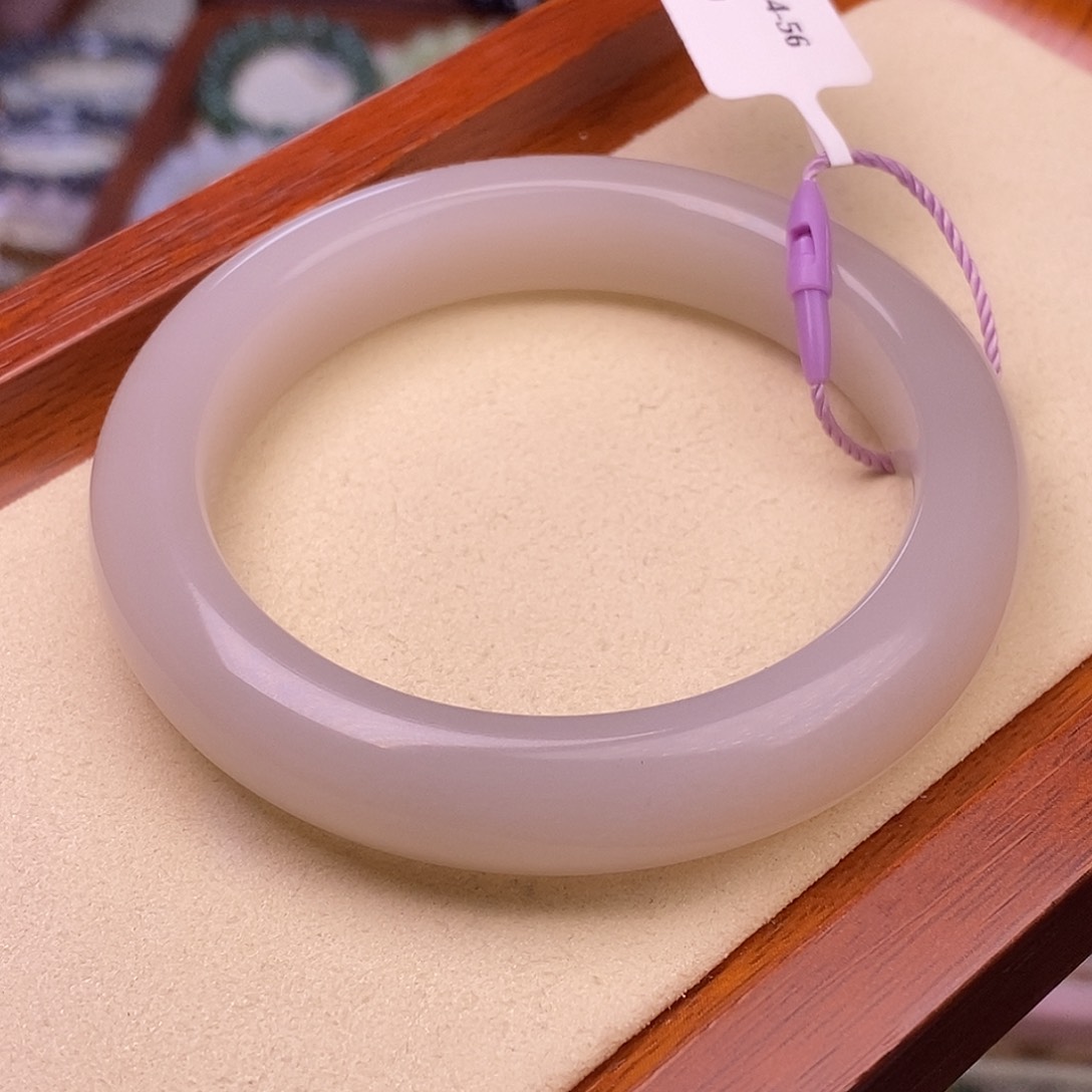 颈饰未镶嵌和田玉毕业级老坑料特细料藕粉手镯55.5