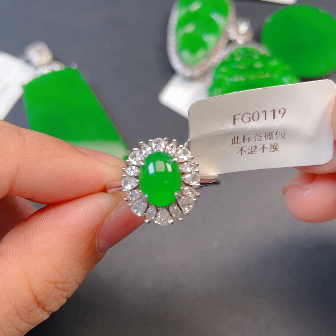 【闪购商品】颈饰银S925镶嵌翡翠马**胎翡翠