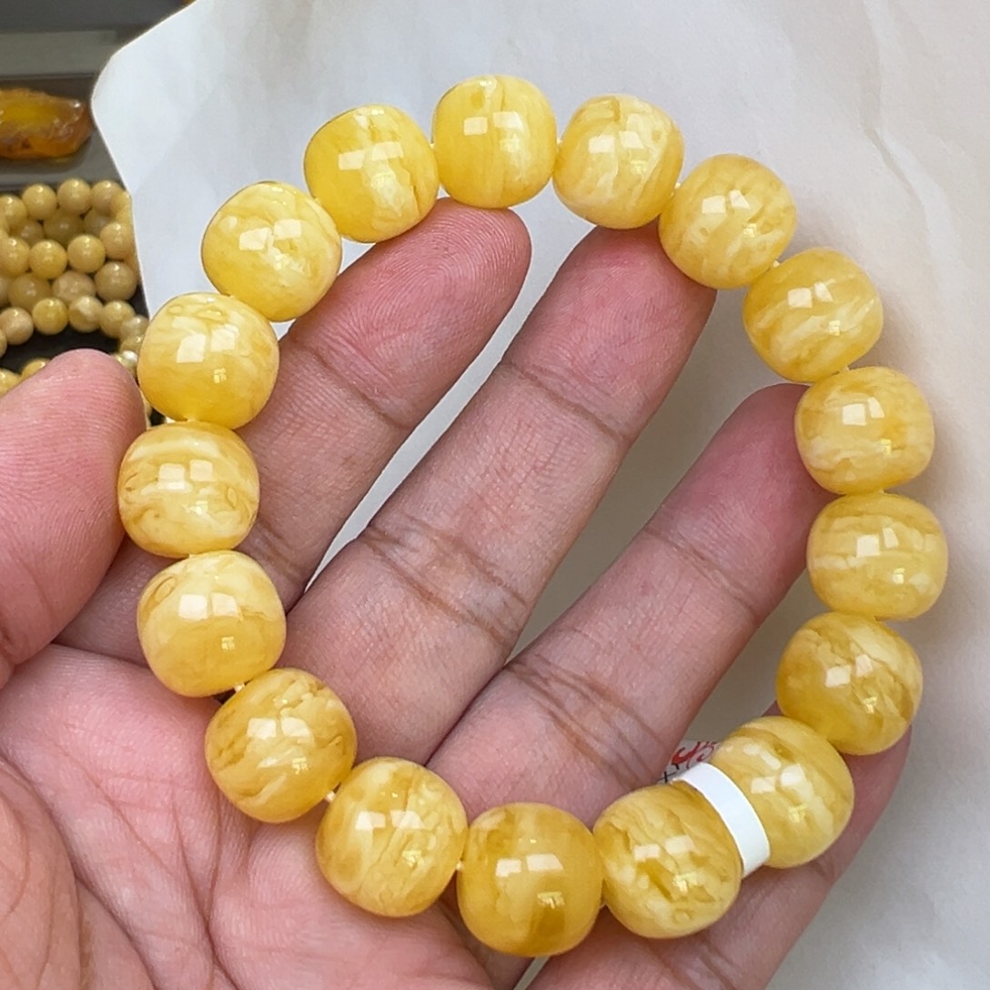 大***生蜜蜡未镶嵌裸石13加25.3克