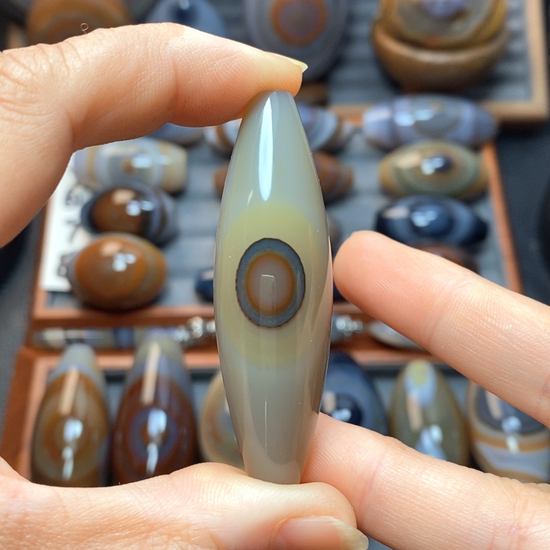 玛瑙/玉髓未镶嵌珠宝奇石