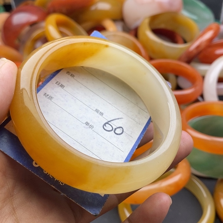 石英质玉手镯未镶嵌