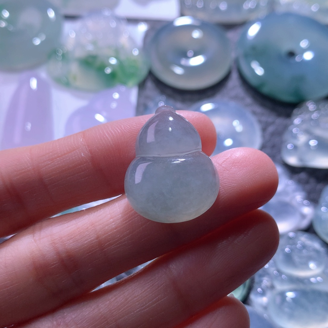 翡翠未镶嵌颈饰葫芦