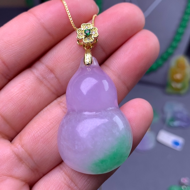 翡翠未镶嵌吊坠(赠链)