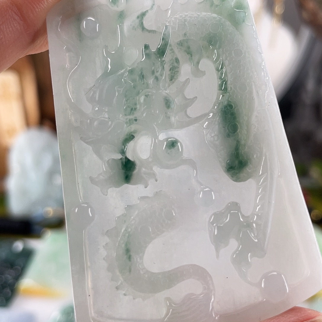 翡翠颈饰未镶嵌龙牌