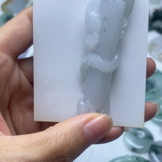 定制翡翠未镶嵌龙柱