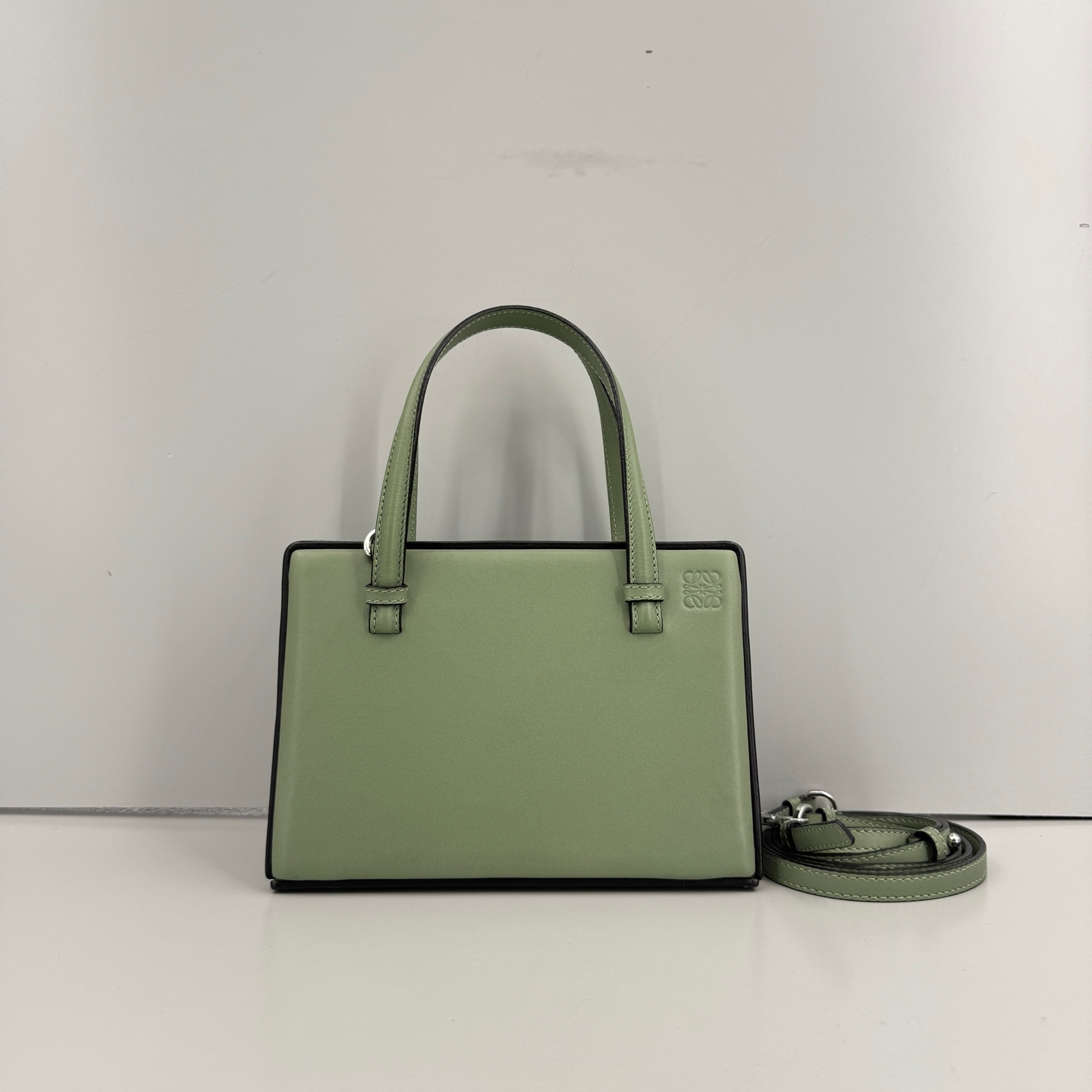 95新 LOEWE/罗意威 优选/Postal小号牛油果绿夹子包20年/18×13×9