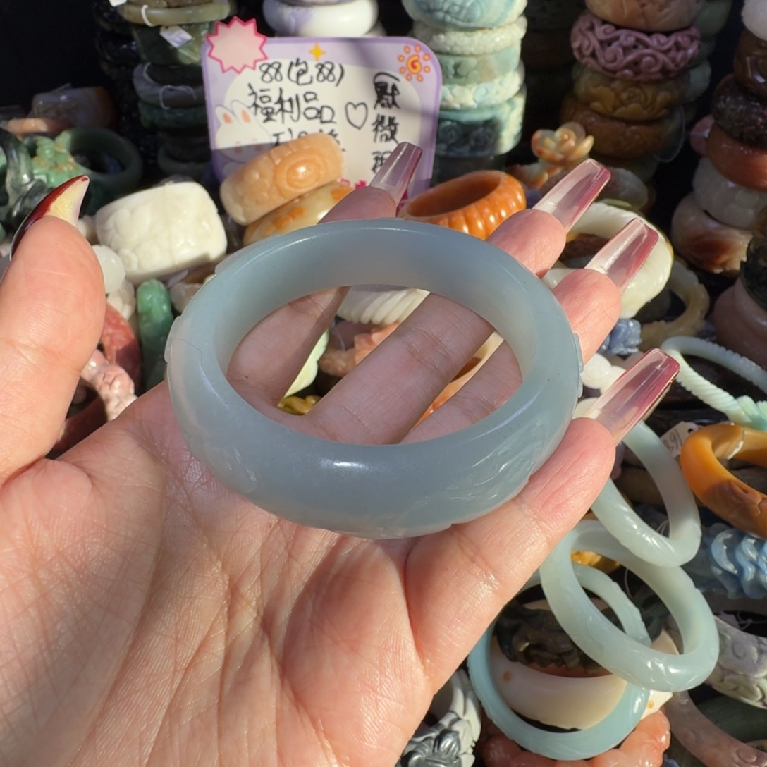 石英质玉（阿拉善玉）未镶嵌手镯42。57