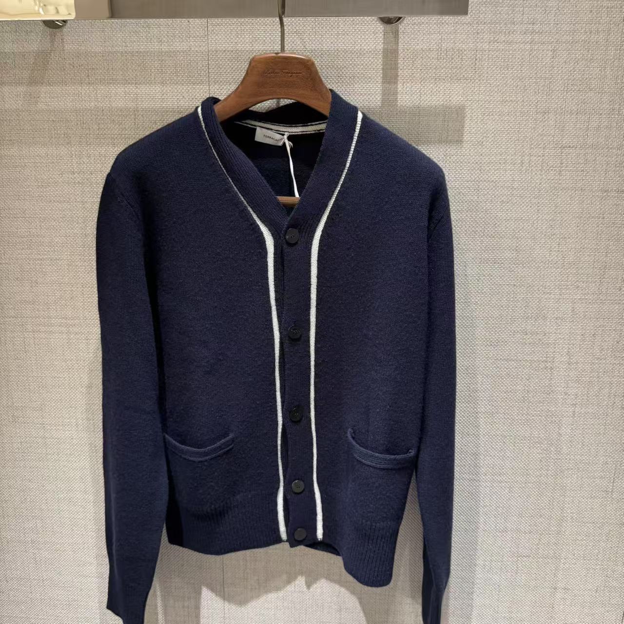 全新未使用 FERRAGAMO/菲拉格慕 女士针织开衫外套藏蓝色