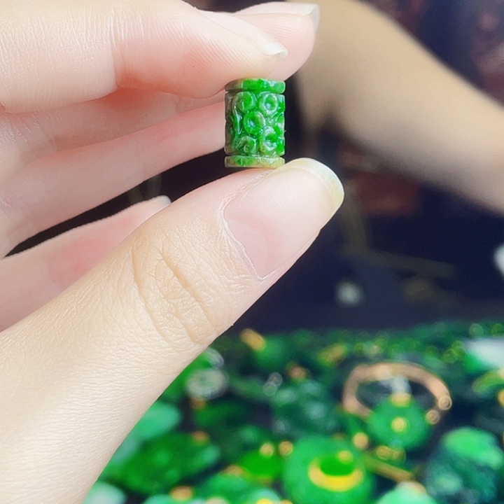 颈饰未镶嵌翡翠多样性