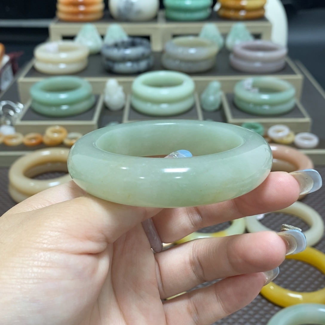 石英质玉未镶嵌手镯