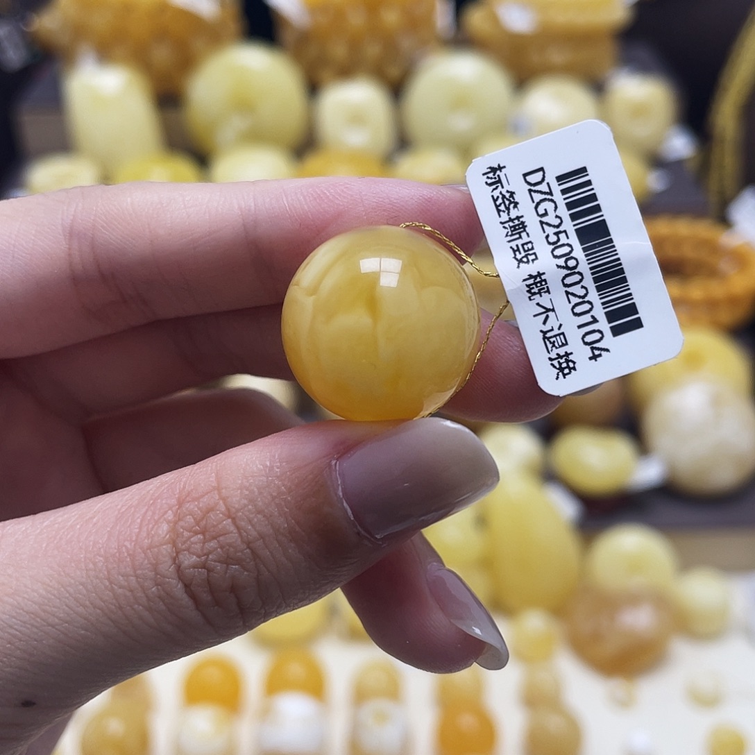 琥珀未镶嵌裸石19.2mm 瑕