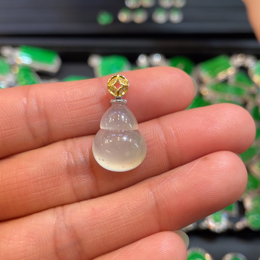 翡翠颈饰18K金镶嵌葫芦