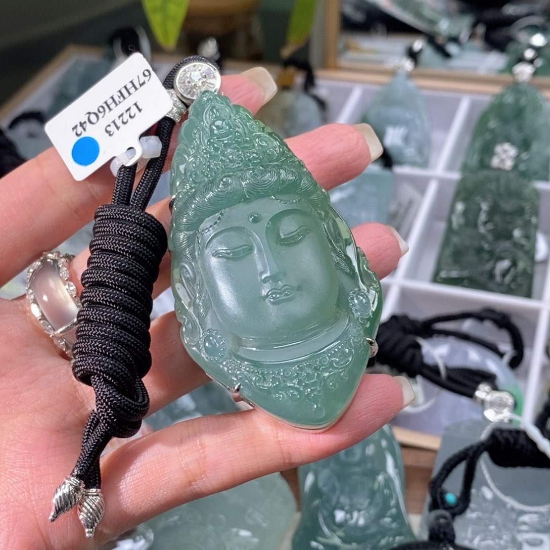 翡翠颈饰未镶嵌影*翡翠