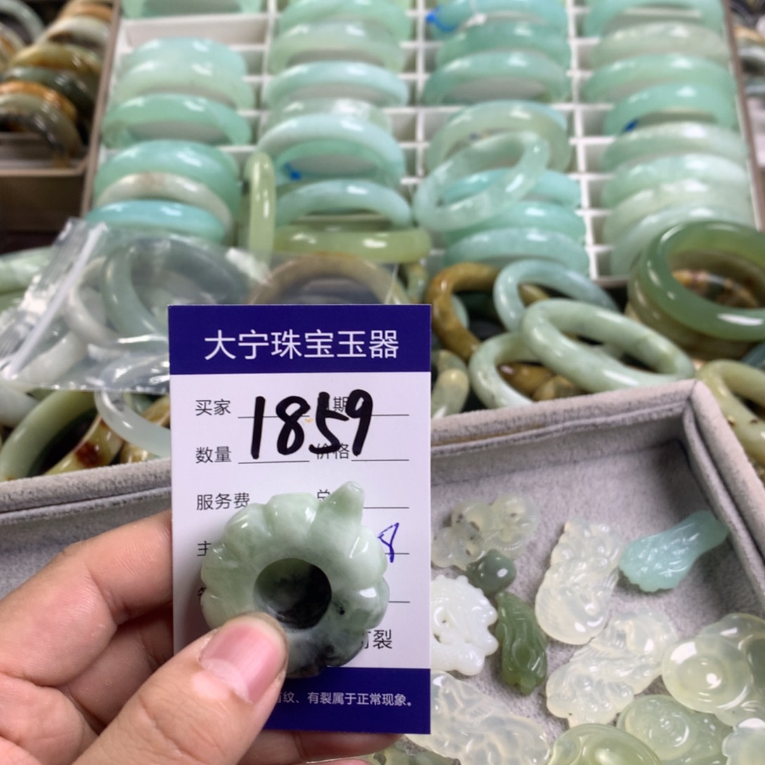 蛇纹石玉颈饰未镶嵌1859