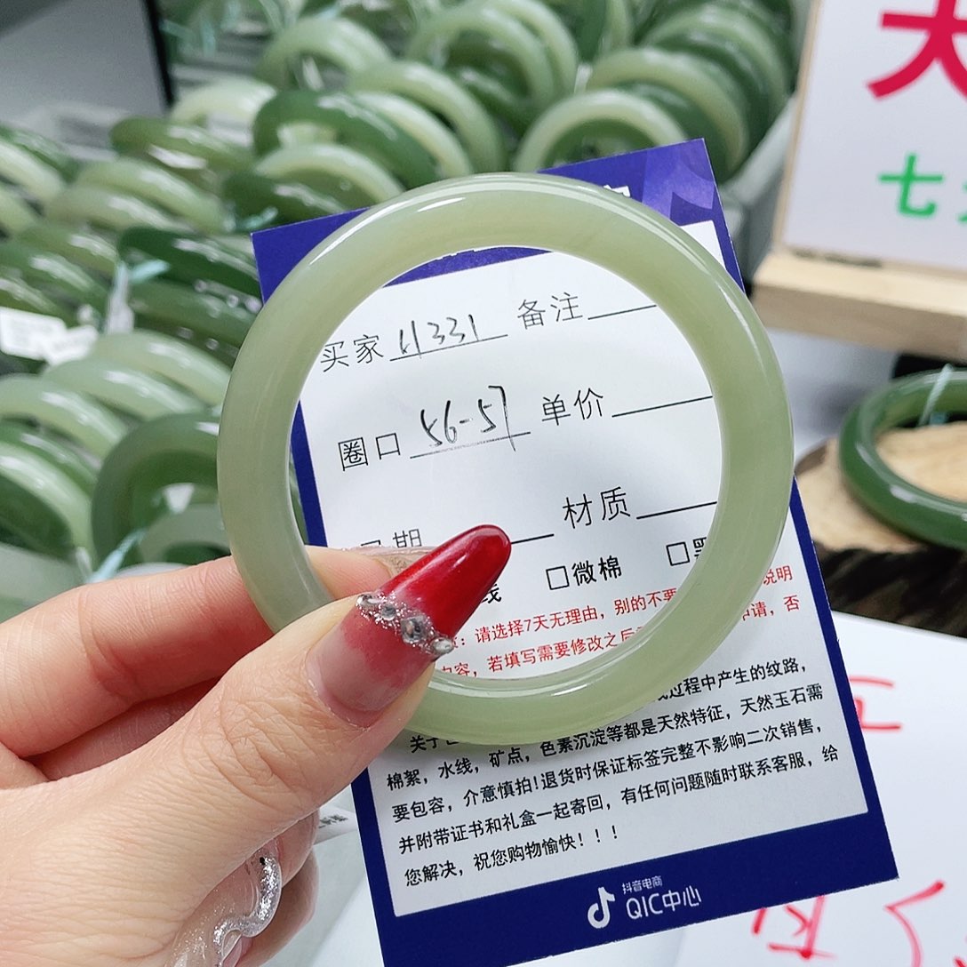 和田玉手镯未镶嵌伊*