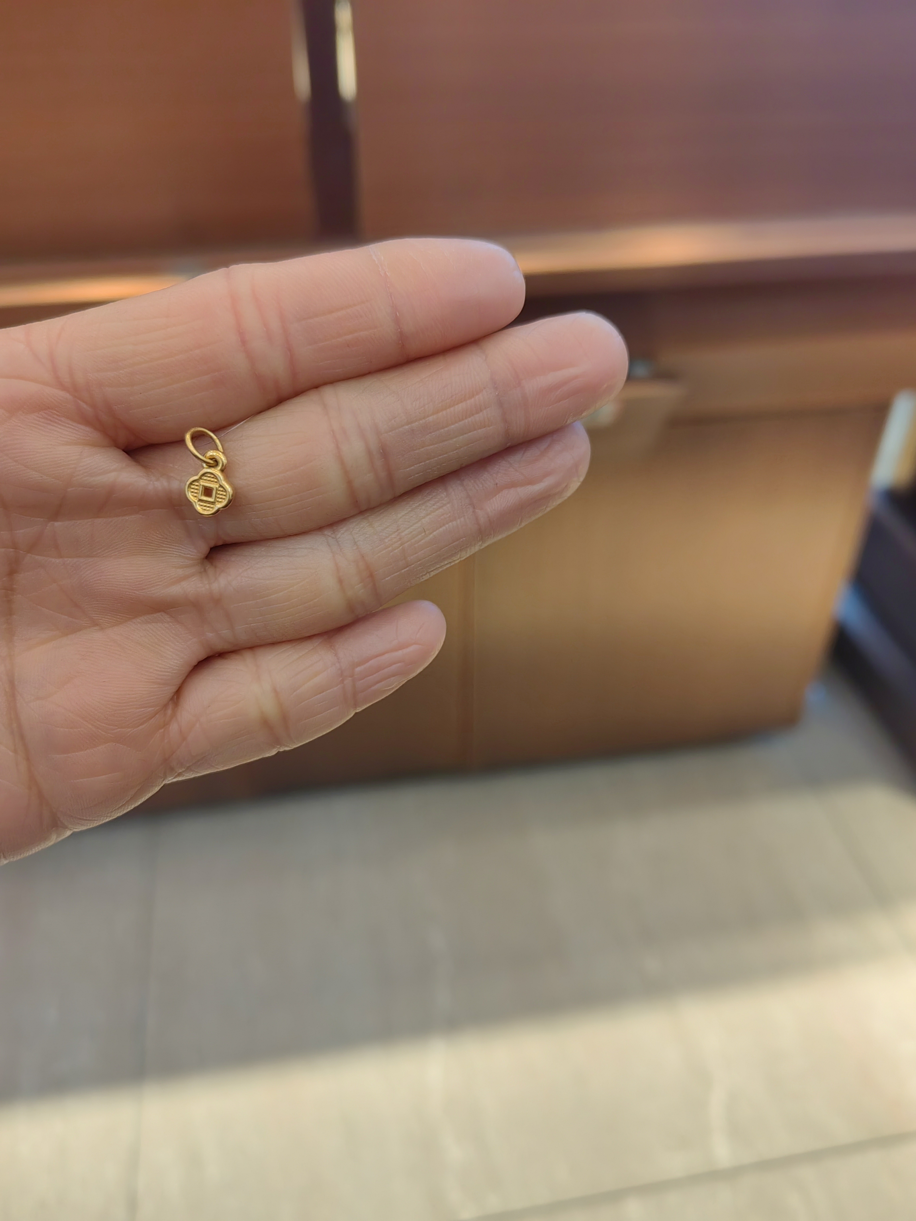 六桂福足金精美时尚吊坠