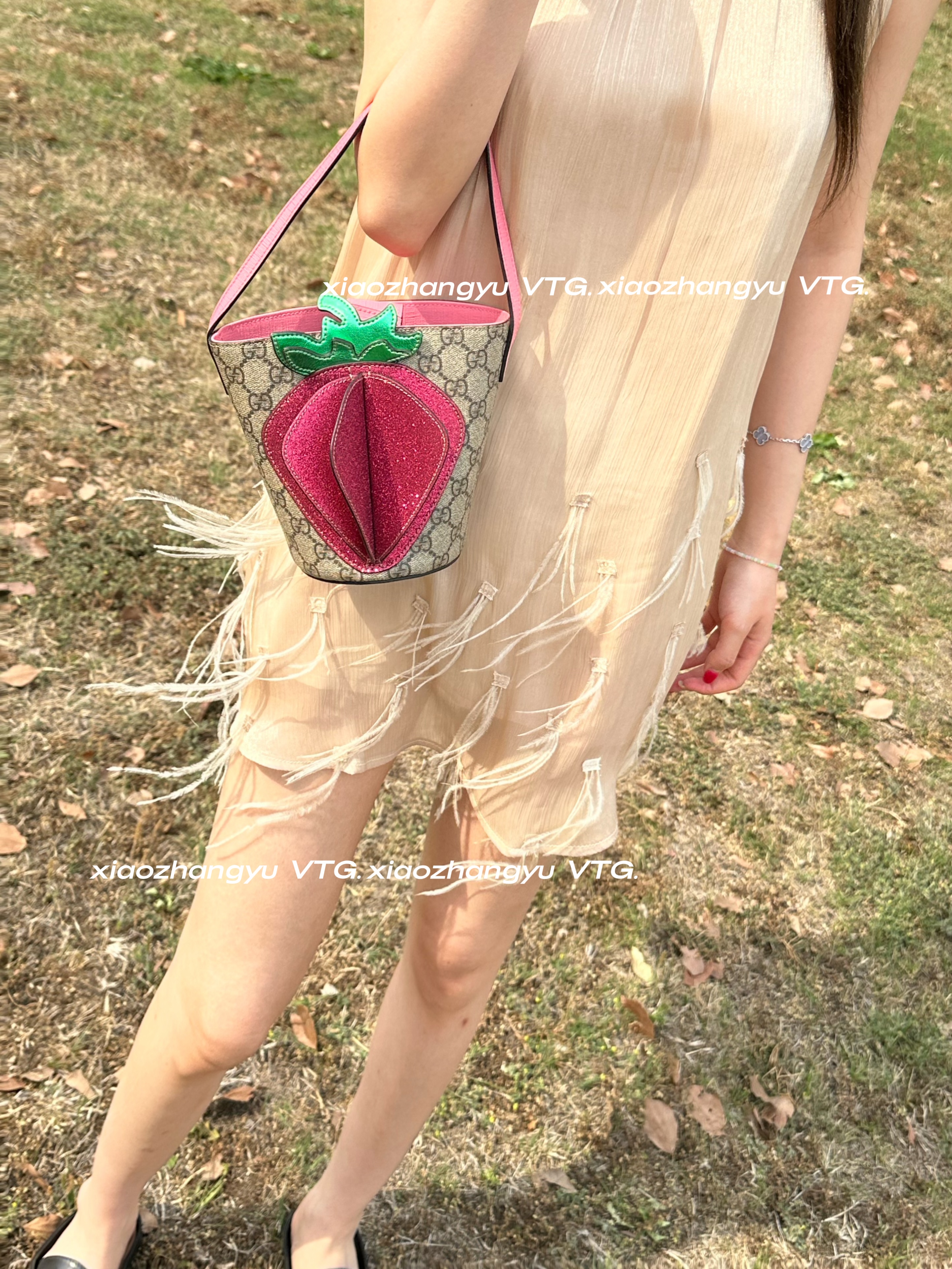 99新 GUCCI/古驰 立体草莓圆筒儿童包/98新/