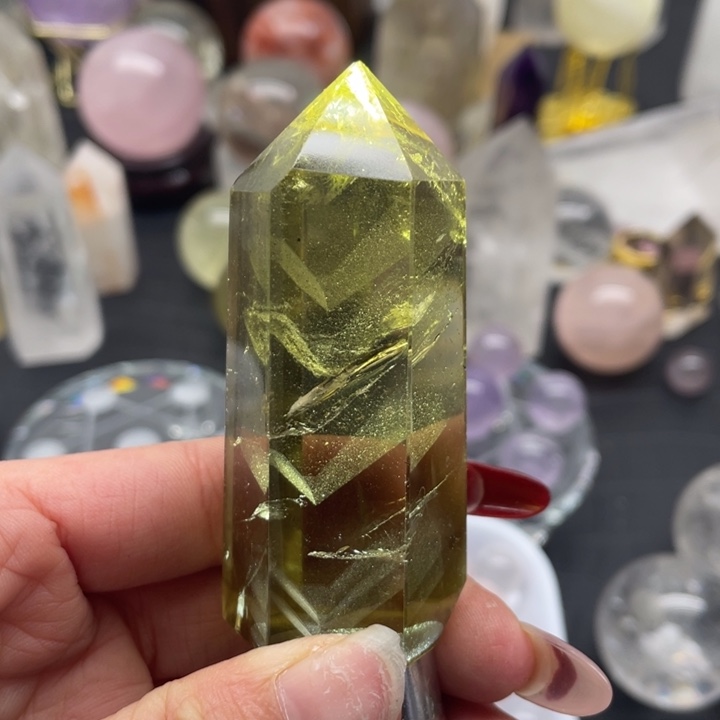 水晶60未镶嵌黄水柱