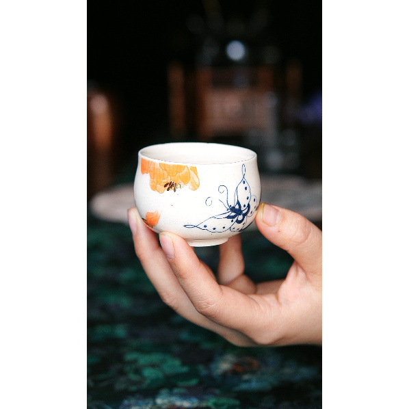 手拉手绘橙色牡丹主人杯