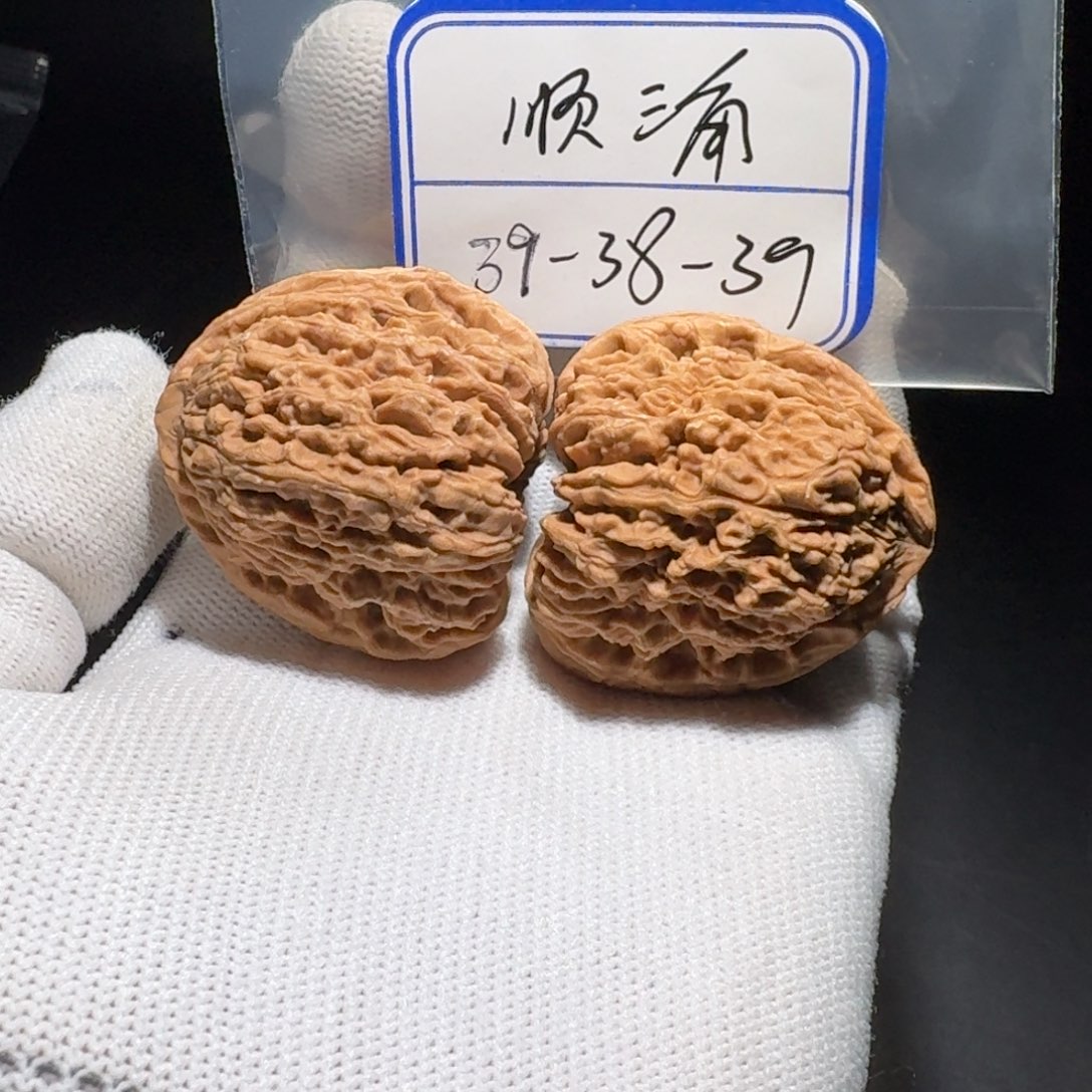 文玩核桃把件9号高三角黄线