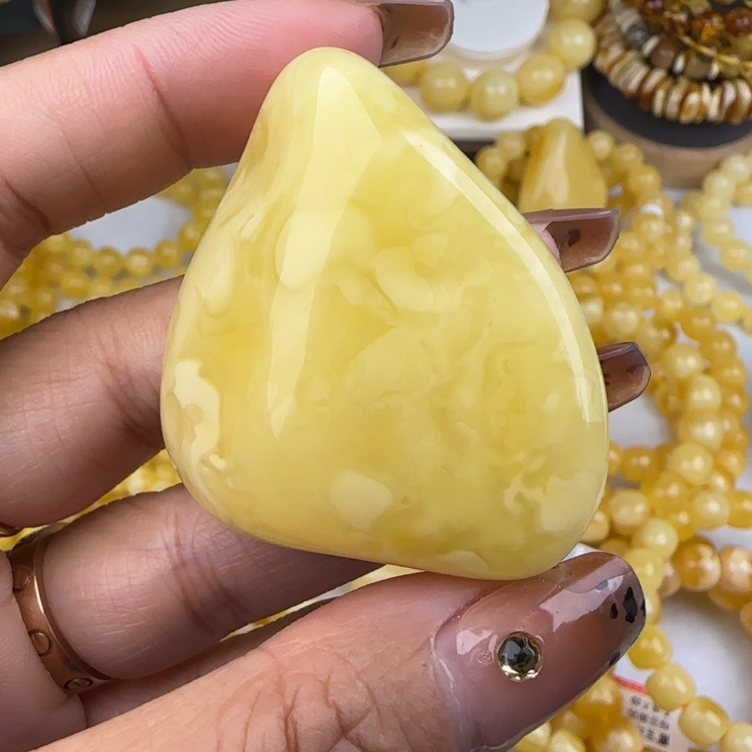 蜜蜡颈饰未镶嵌白花随型吊坠手把件