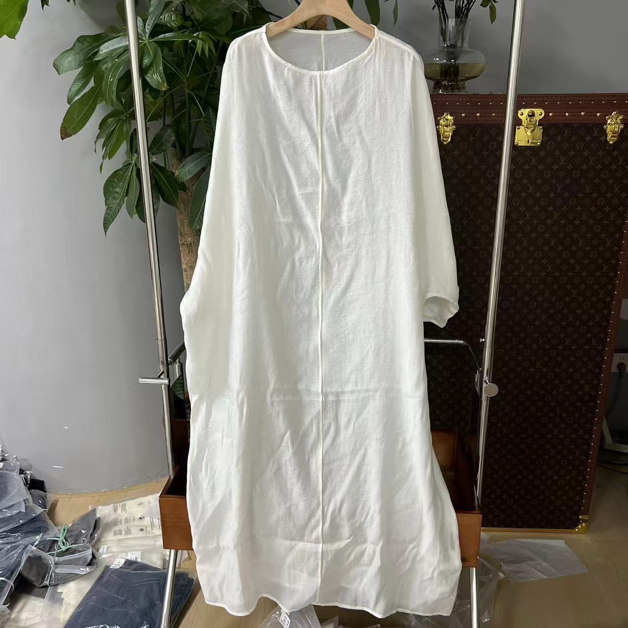 2025新款小众VIP米白连衣裙