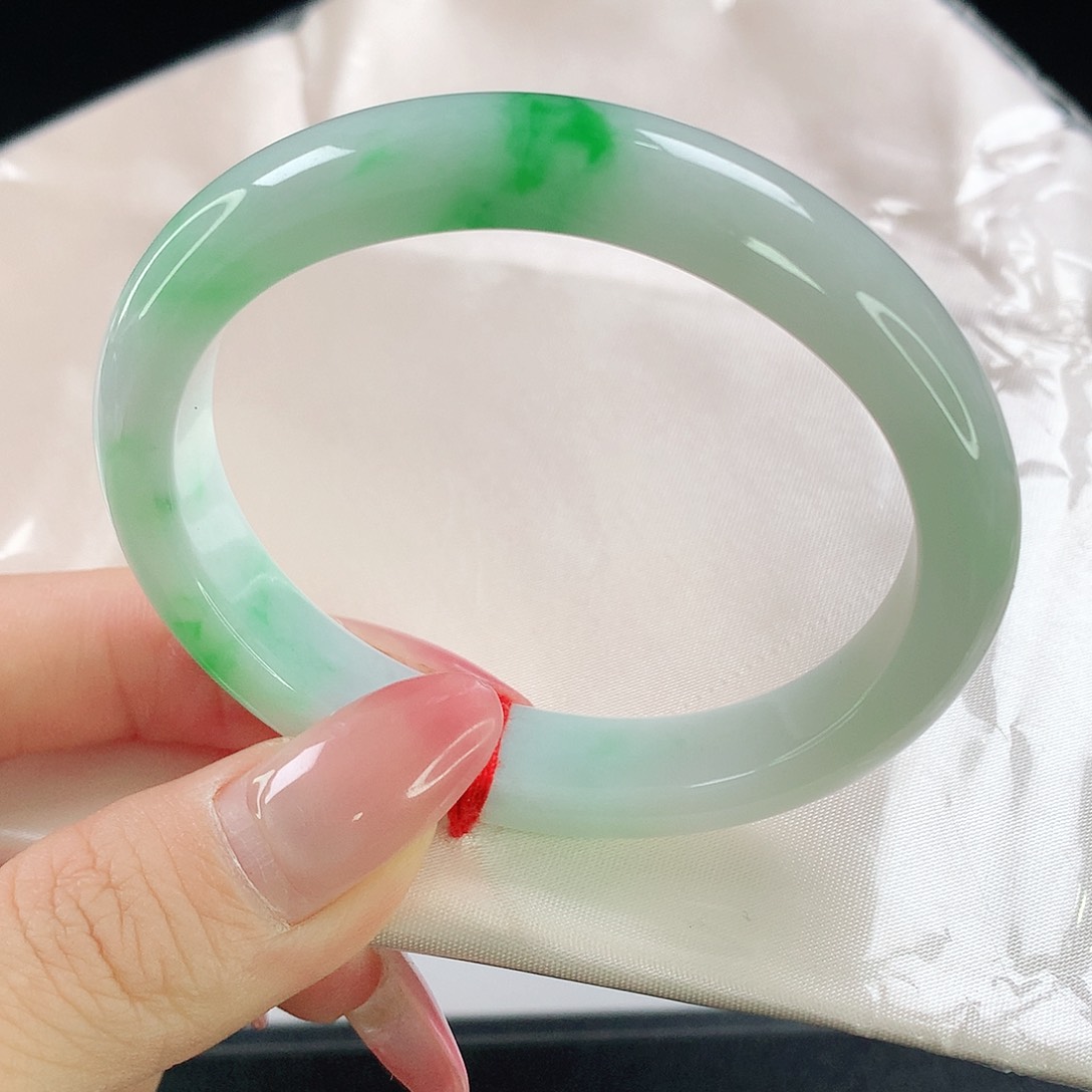 翡翠手镯未镶嵌130翡翠