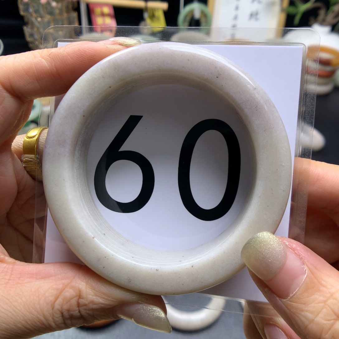 石英质玉手镯未镶嵌小*乐