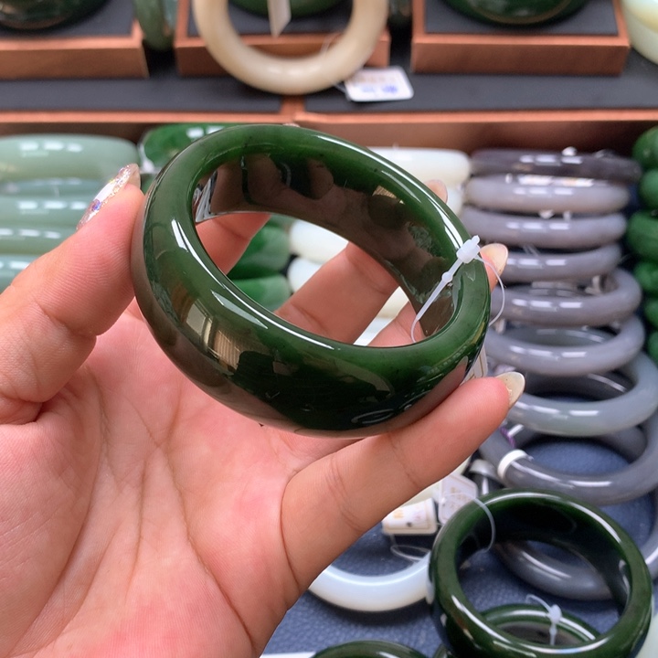 【闪购商品】未镶嵌手镯和田玉（碧玉）