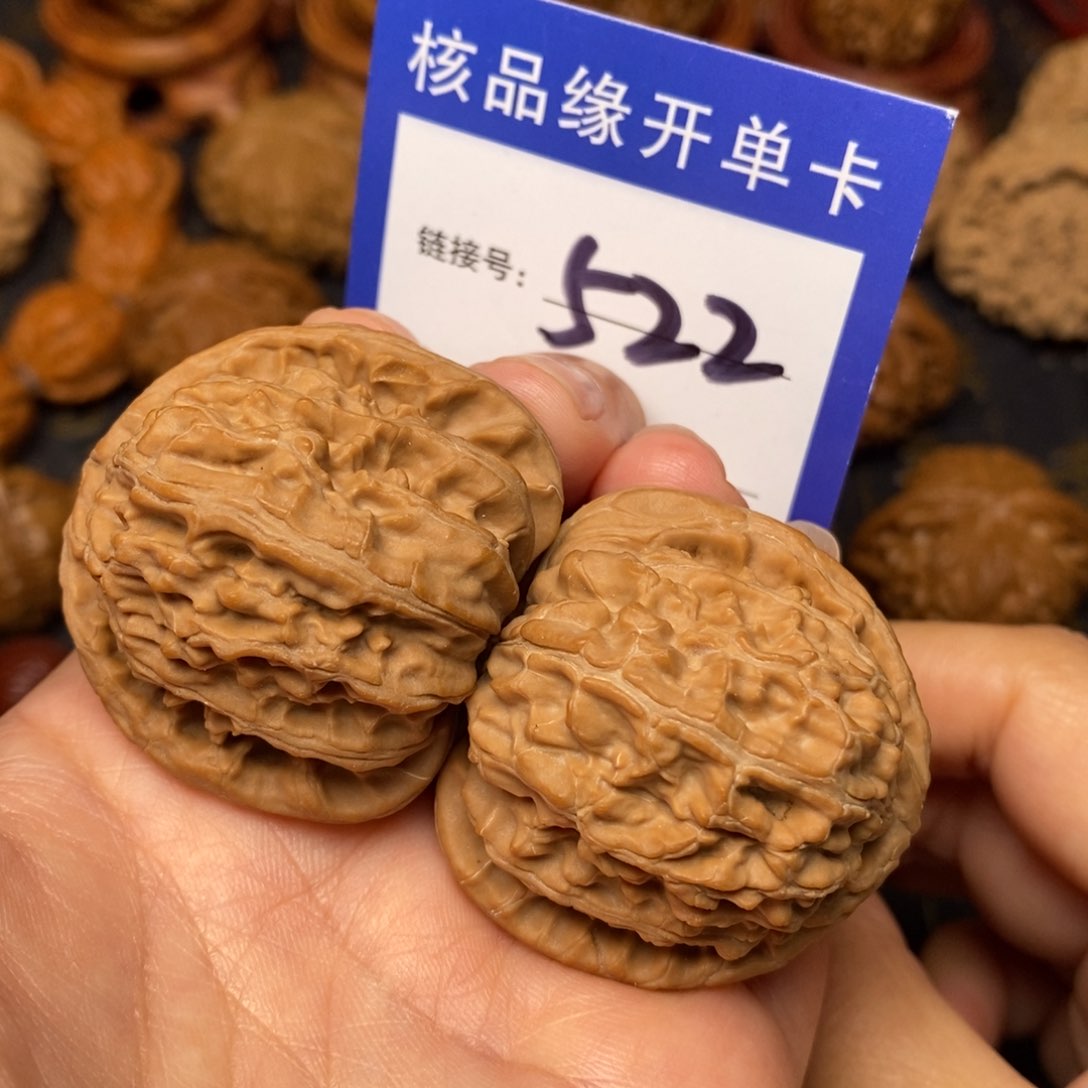 文玩核桃把件三角白全品39。 522