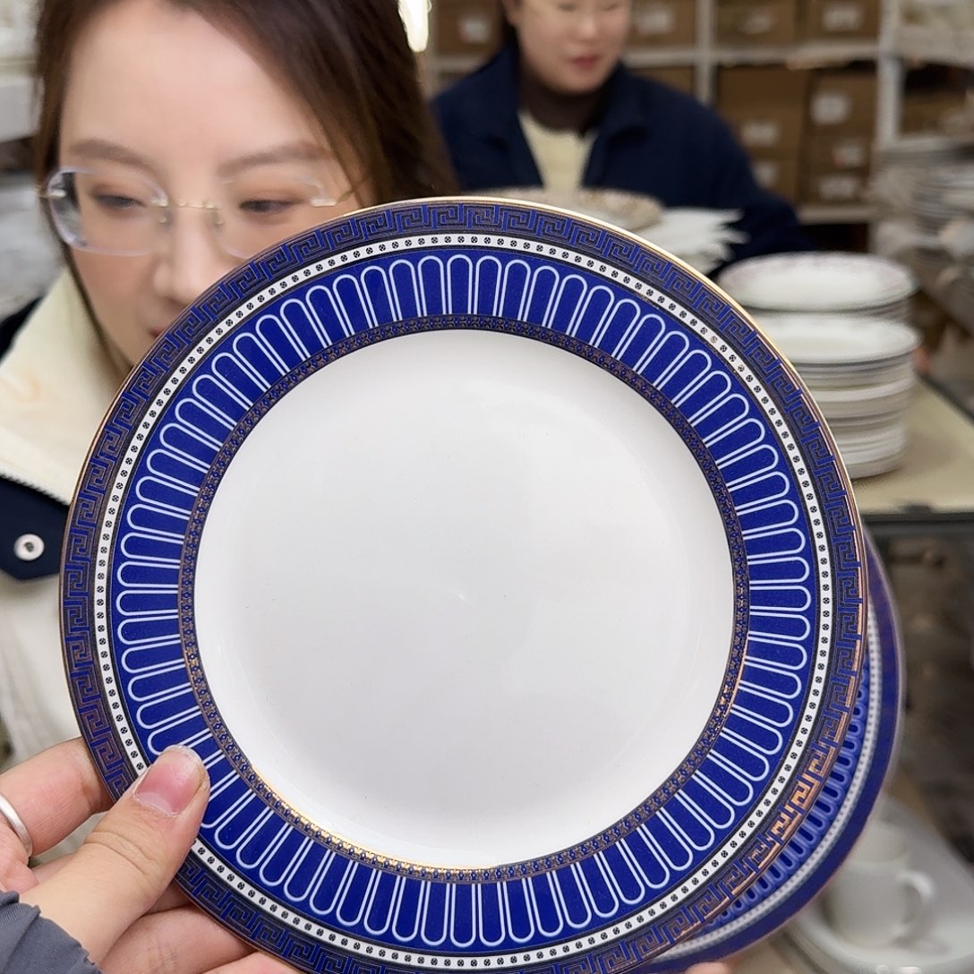 骨瓷19cm一个平盘瑕疵品不忒不还(39米包邮)
