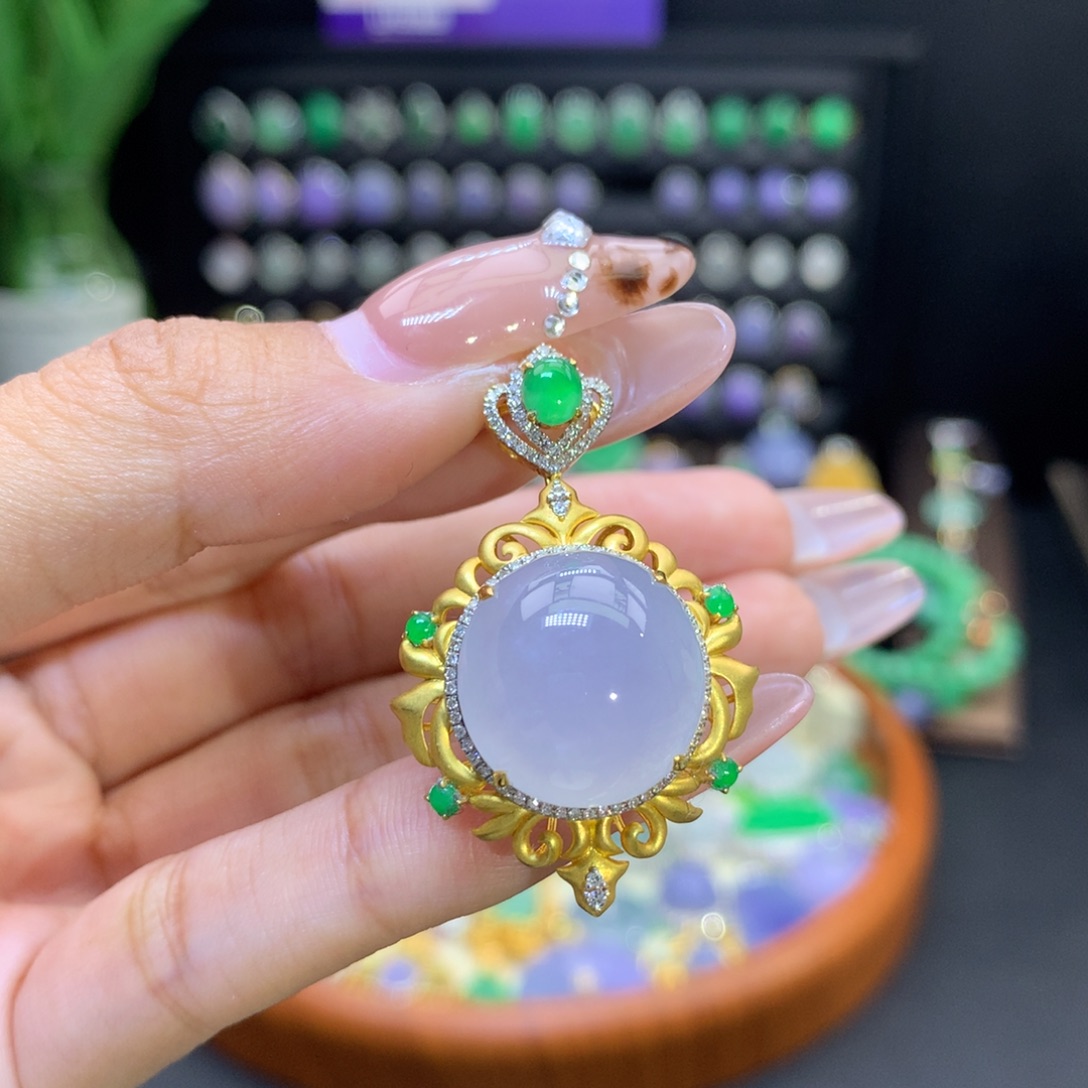 翡翠18K金镶嵌颈饰