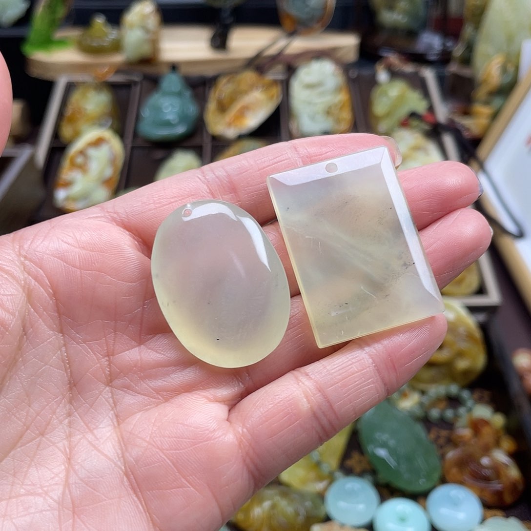 蛇纹石玉颈饰未镶嵌岫玉两个一起