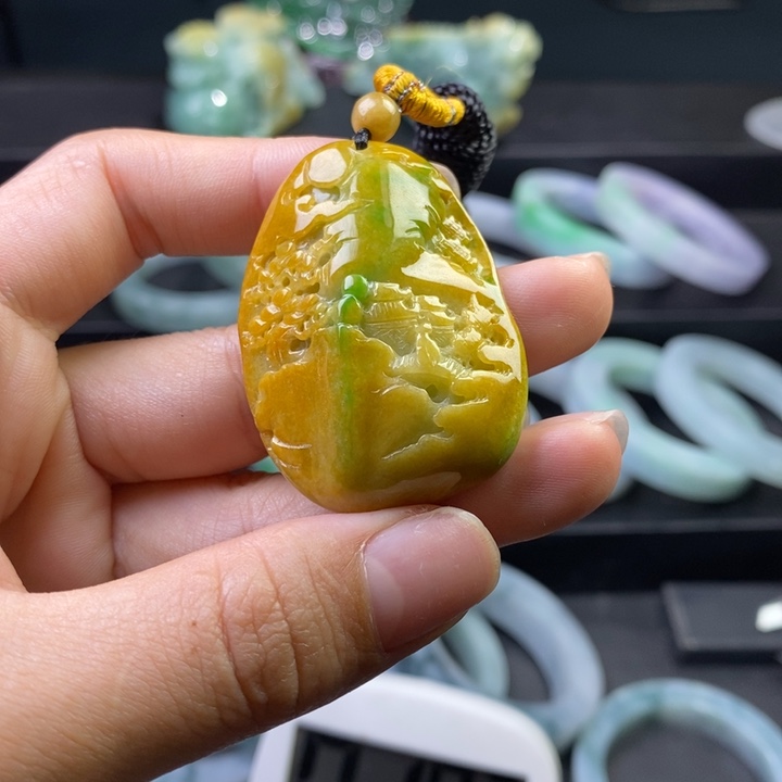 翡翠未镶嵌颈饰程