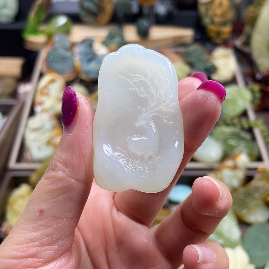 蛇纹石玉颈饰未镶嵌岫玉小鹿