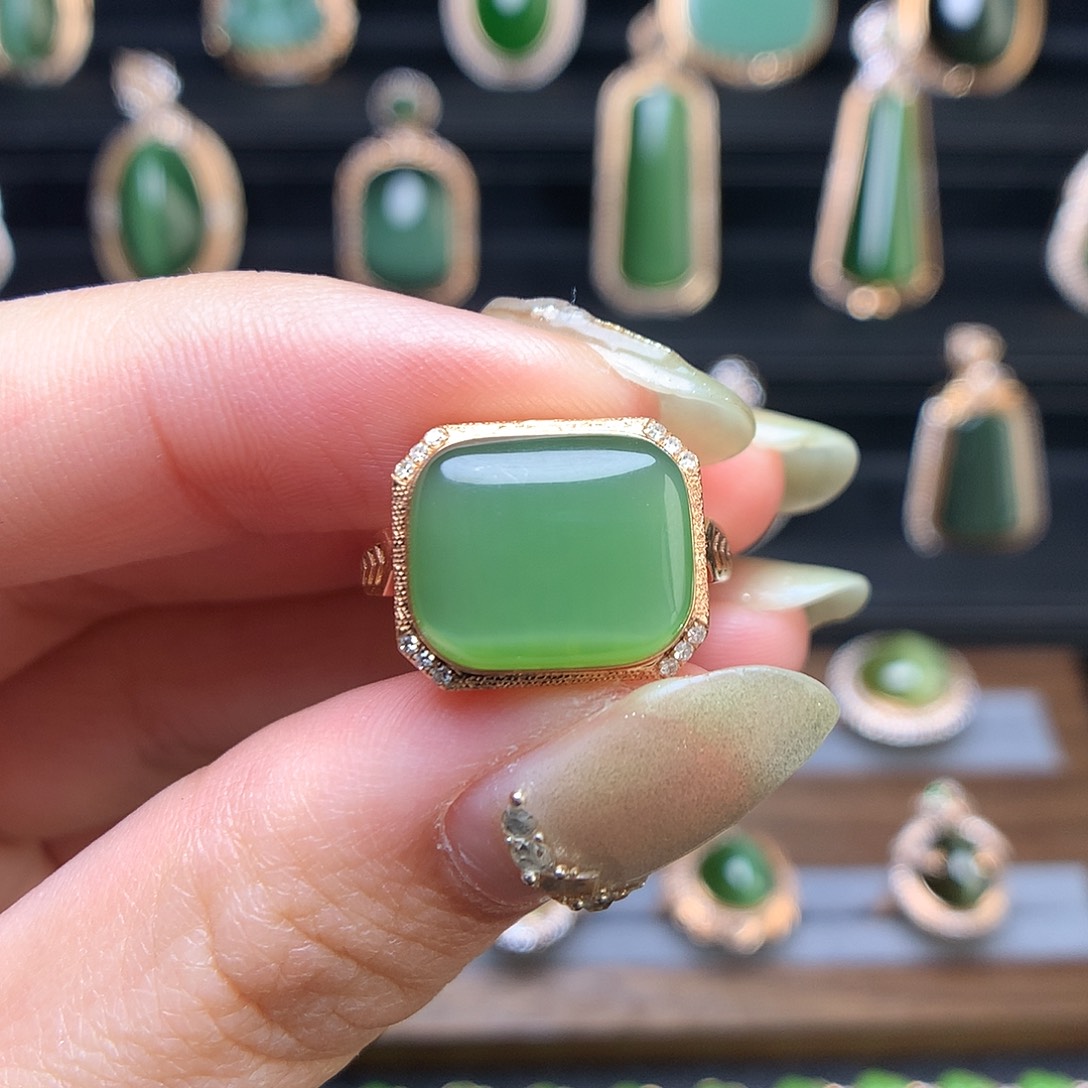 和田玉首饰18K金镶嵌