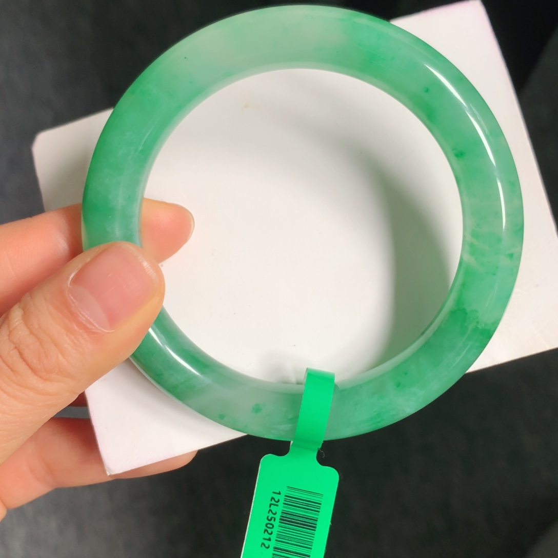 石英质玉（非洲翠）未镶嵌手镯