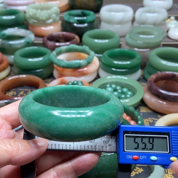 石英质玉手镯未镶嵌