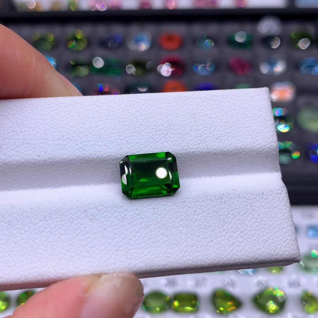 透辉石裸石未镶嵌