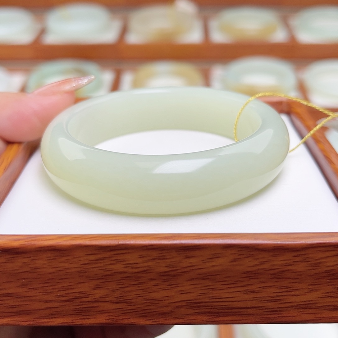 和田玉手镯未镶嵌53.9