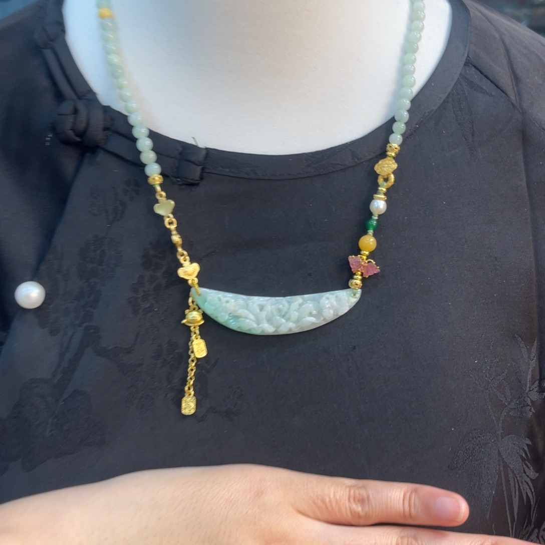 翡翠颈饰未镶嵌吊坠